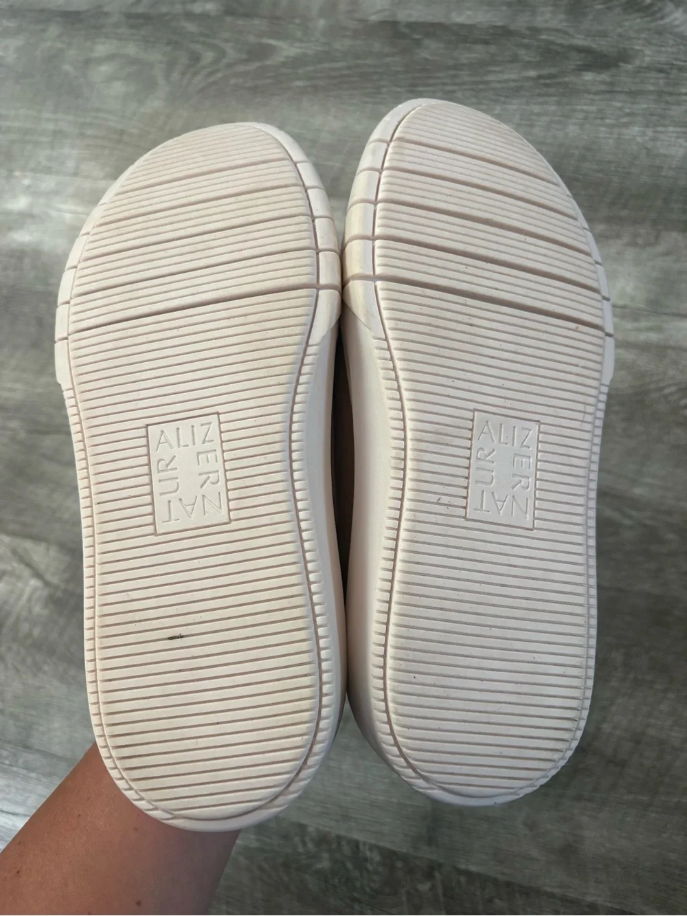 Naturalizer Daphne Platform Slip-on Sneakers Size 8.5 Wide Real Leather